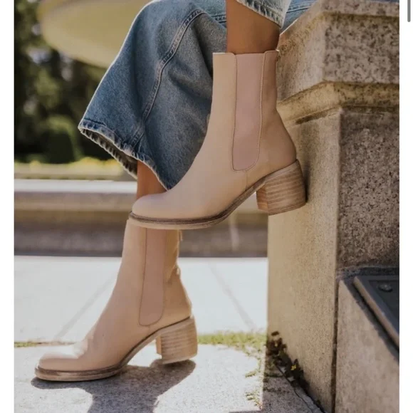 Free People Essential Chelsea Boots in antique white - Picture 5 of 6